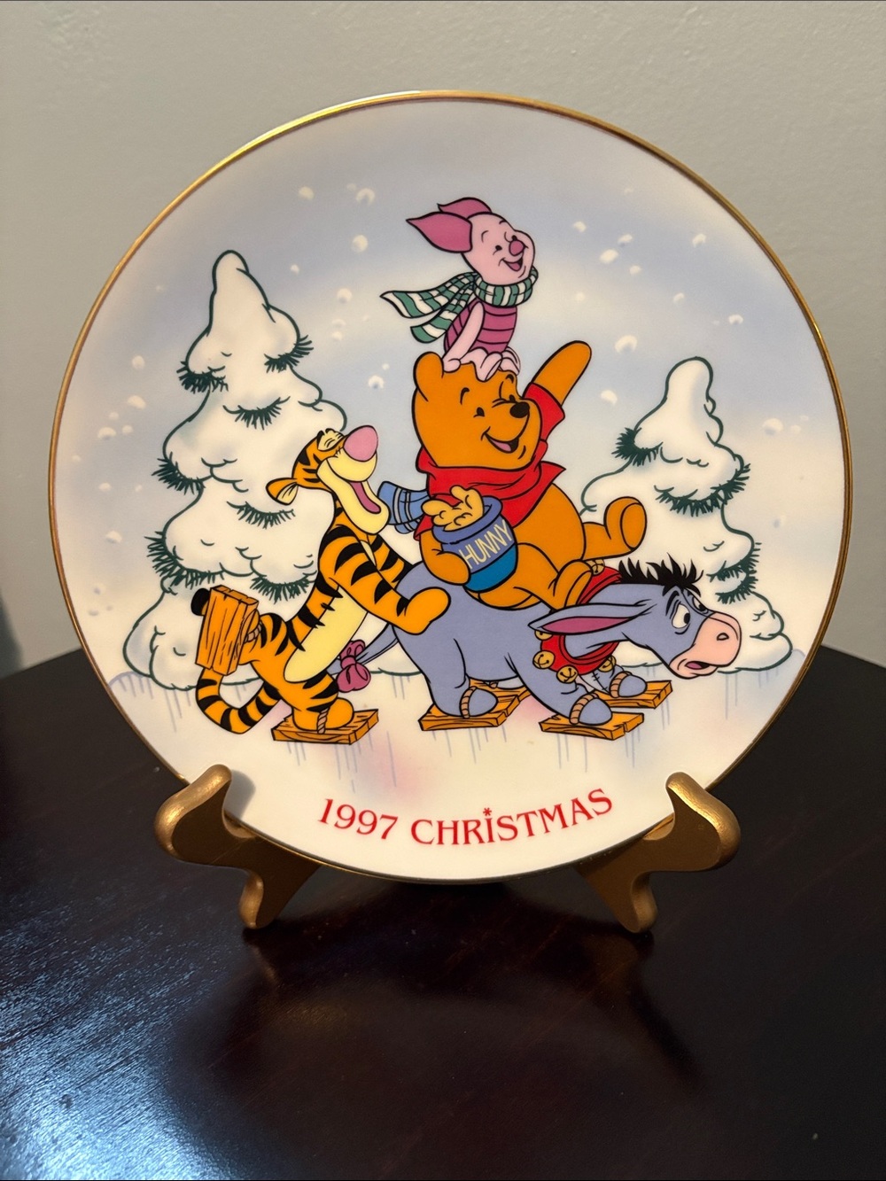 Disney Winnie the Pooh 1997 Holiday Decorative Plate - White & Gold
